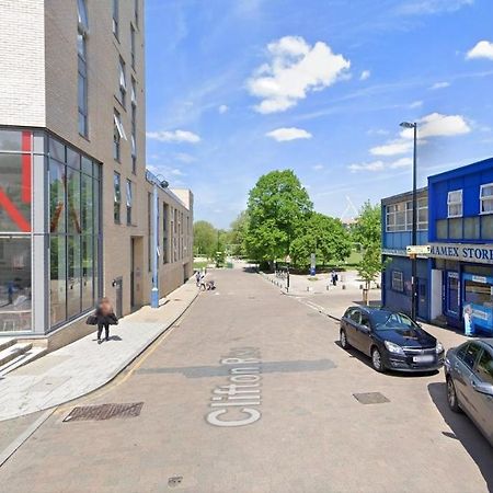 Super Studio With Two Bedrooms - Five Minutes From The Station! 伦敦 外观 照片