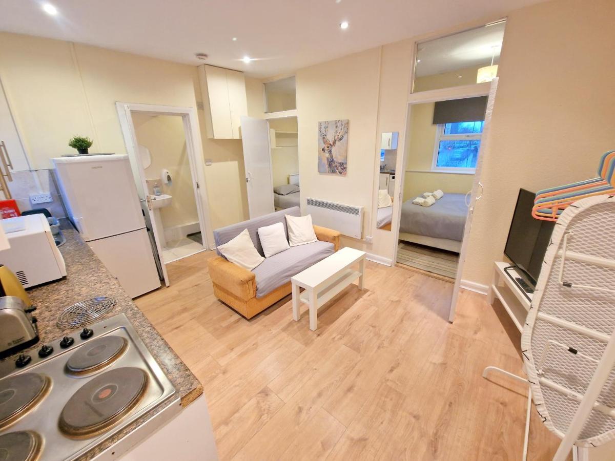 Super Studio With Two Bedrooms - Five Minutes From The Station! 伦敦 外观 照片