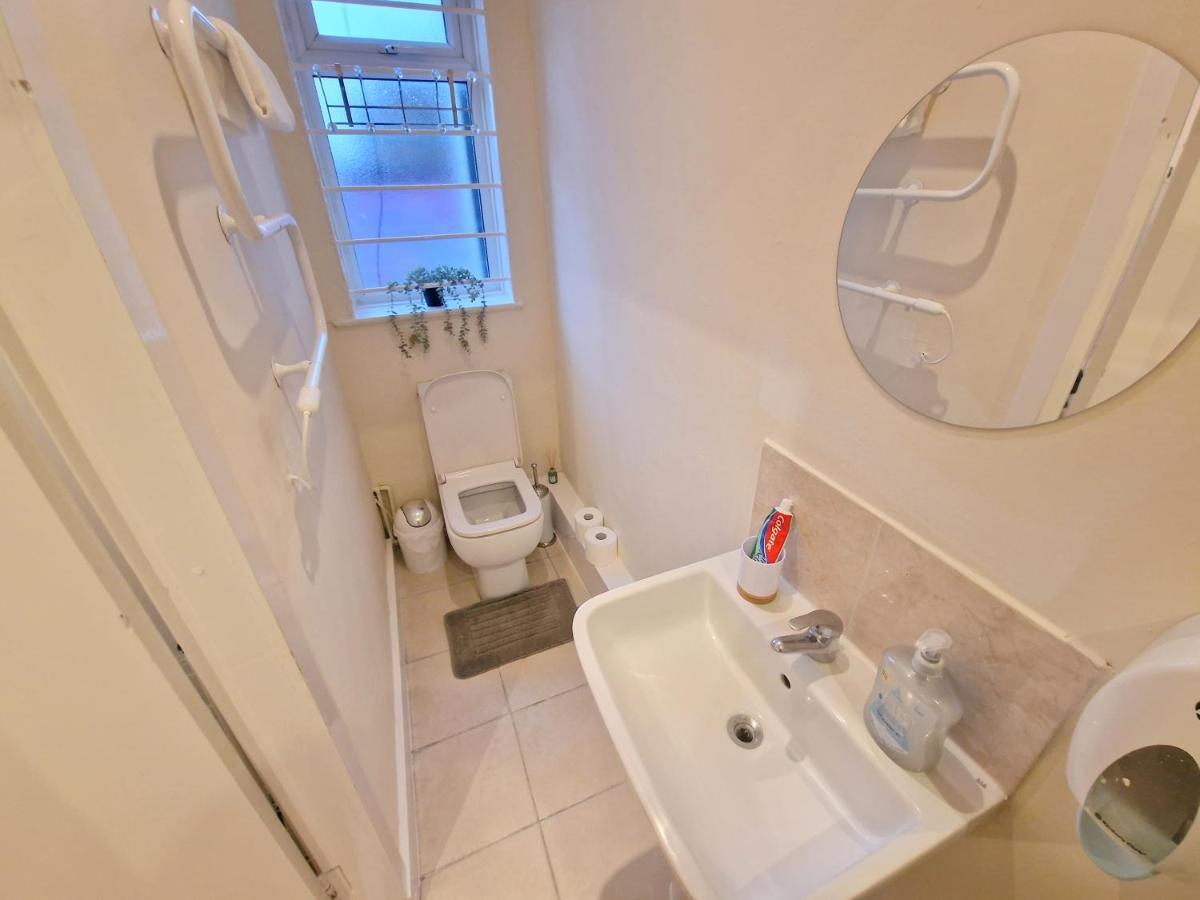 Super Studio With Two Bedrooms - Five Minutes From The Station! 伦敦 外观 照片