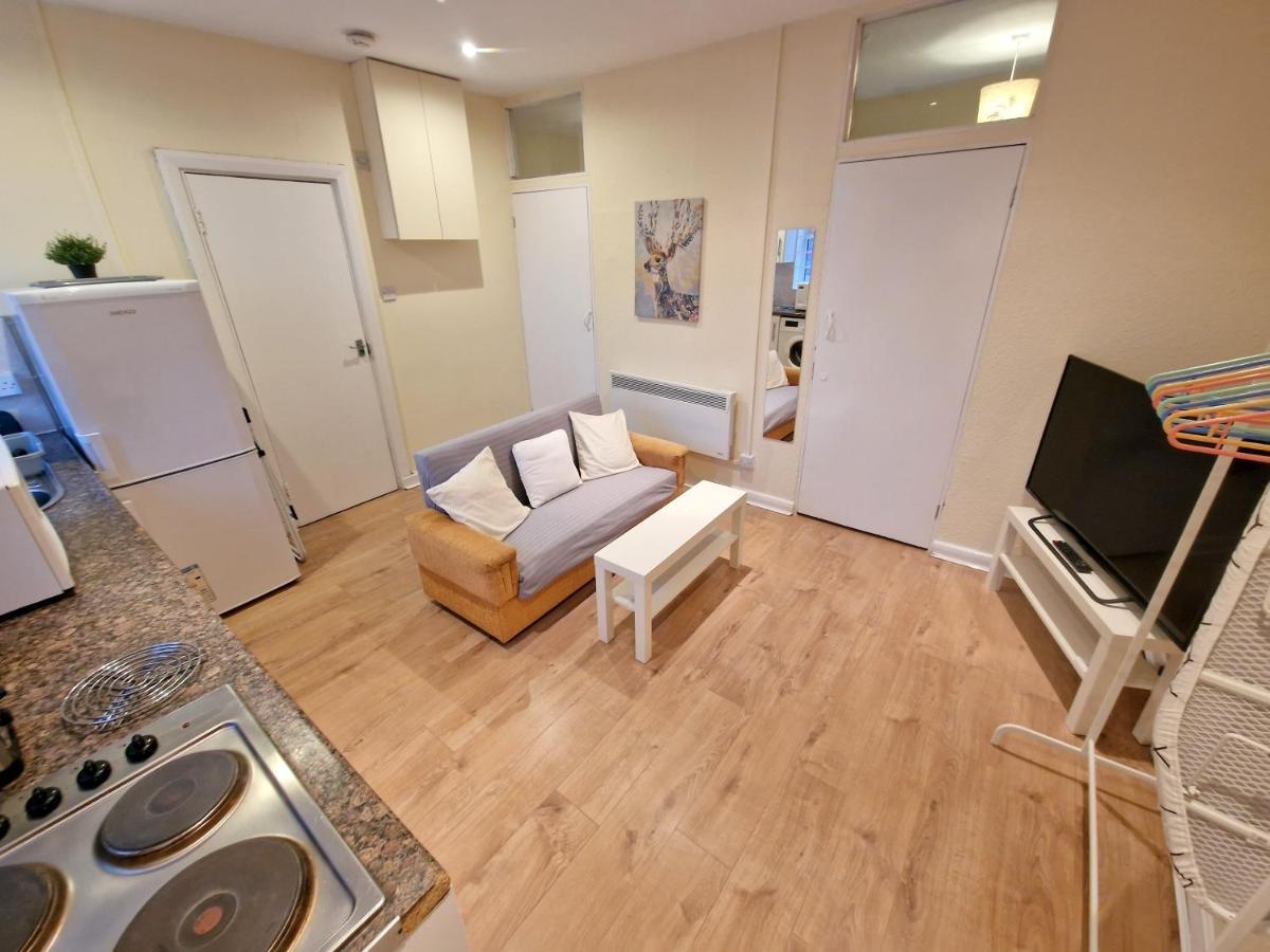 Super Studio With Two Bedrooms - Five Minutes From The Station! 伦敦 外观 照片