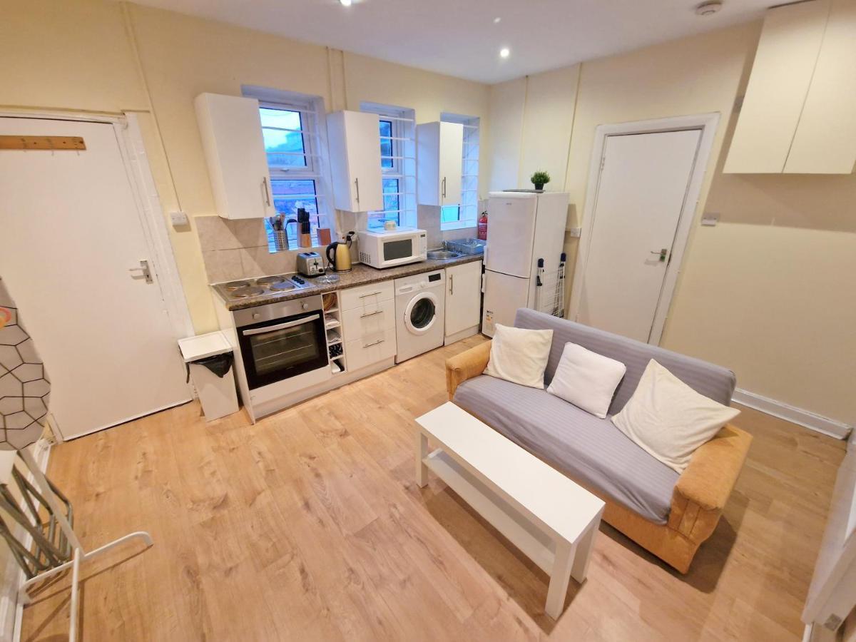 Super Studio With Two Bedrooms - Five Minutes From The Station! 伦敦 外观 照片