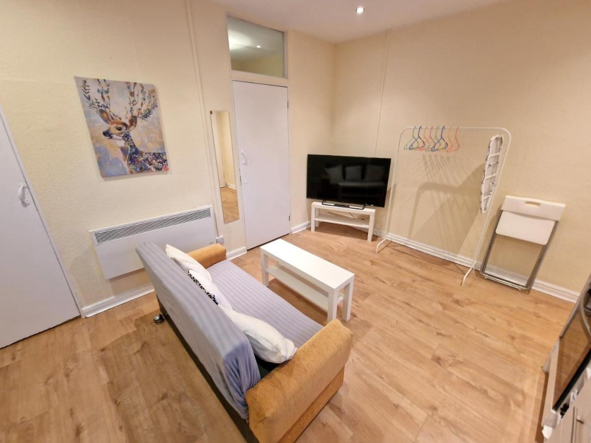Super Studio With Two Bedrooms - Five Minutes From The Station! 伦敦 外观 照片